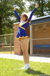 Cheerleader Cindy shoots nude for the first time