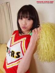 Sexy Asian Cheer in green panty show pink vagina