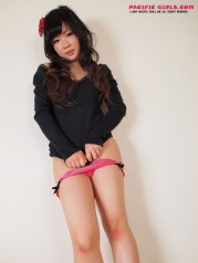 Sexy Asian Babe in pink panty