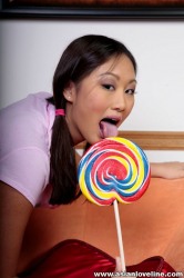 Sexy Asian Teases And Licks Lollipop Trying To Lure An