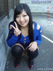 Sexy japan girl in blue skirt show vagina